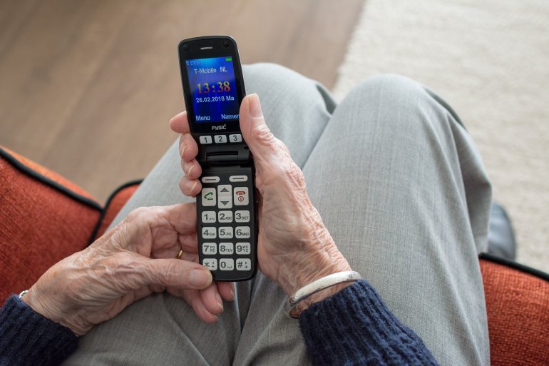 smartfon dla starszej osoby 